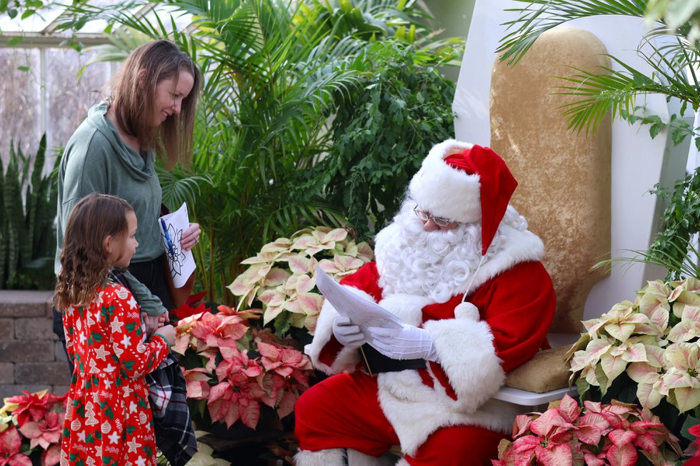 09 Santa at the Botanical Gardens - Identity.JPG